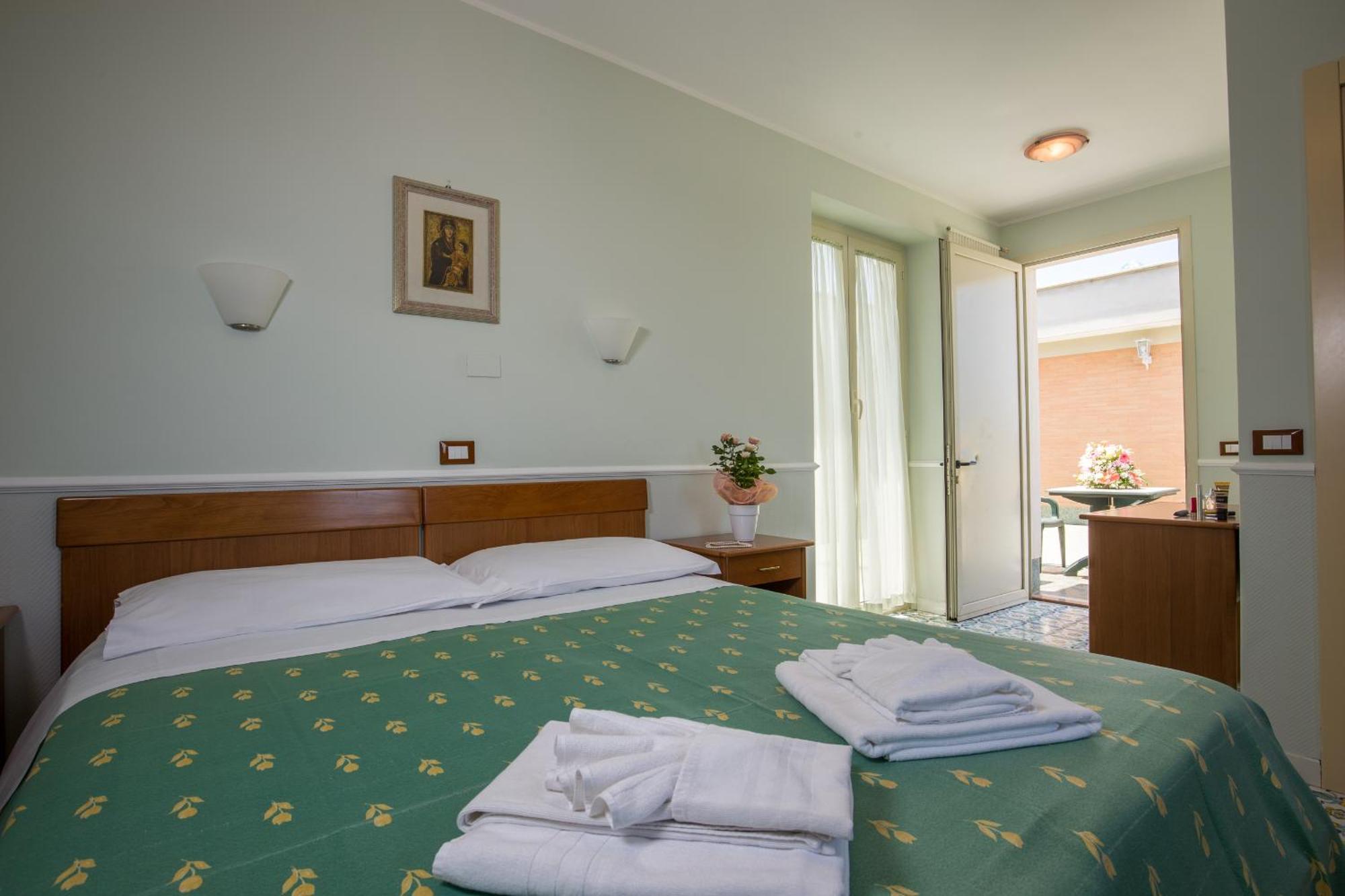Hotel Casa Tra Noi โรม ภายนอก รูปภาพ