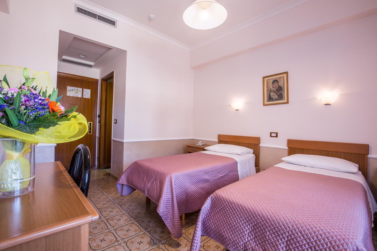 Hotel Casa Tra Noi โรม ภายนอก รูปภาพ